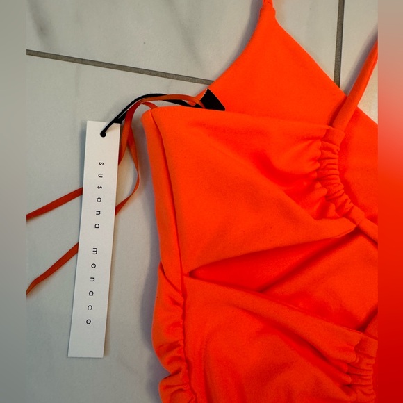 V front cross back gathered dress - size large - Picture 8 of 9